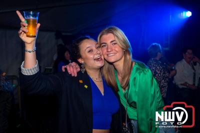  Het Karbietfeest XXL 2024 in Elburg was een groot feest met optredens van Wimmie Bouma, Duo Remix, Poar Neem’n, Ancora, Boerin Anna en DJ Jaapie.  - © NWVFoto.nl