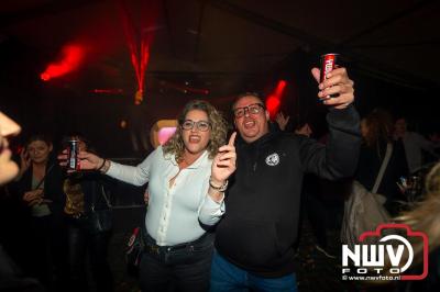  Het Karbietfeest XXL 2024 in Elburg was een groot feest met optredens van Wimmie Bouma, Duo Remix, Poar Neem’n, Ancora, Boerin Anna en DJ Jaapie.  - © NWVFoto.nl