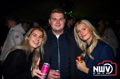  Het Karbietfeest XXL 2024 in Elburg was een groot feest met optredens van Wimmie Bouma, Duo Remix, Poar Neem’n, Ancora, Boerin Anna en DJ Jaapie.  - © NWVFoto.nl