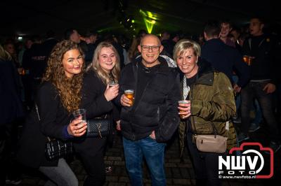  Het Karbietfeest XXL 2024 in Elburg was een groot feest met optredens van Wimmie Bouma, Duo Remix, Poar Neem’n, Ancora, Boerin Anna en DJ Jaapie.  - © NWVFoto.nl