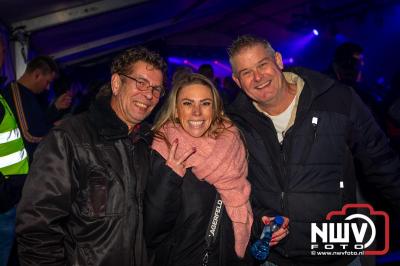  Het Karbietfeest XXL 2024 in Elburg was een groot feest met optredens van Wimmie Bouma, Duo Remix, Poar Neem’n, Ancora, Boerin Anna en DJ Jaapie.  - © NWVFoto.nl