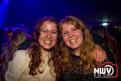  Het Karbietfeest XXL 2024 in Elburg was een groot feest met optredens van Wimmie Bouma, Duo Remix, Poar Neem’n, Ancora, Boerin Anna en DJ Jaapie.  - © NWVFoto.nl