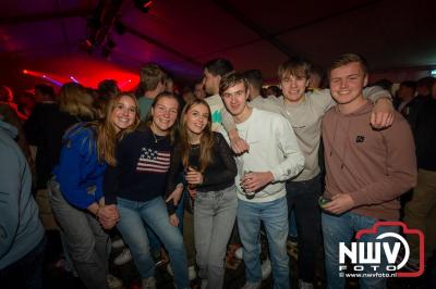  Het Karbietfeest XXL 2024 in Elburg was een groot feest met optredens van Wimmie Bouma, Duo Remix, Poar Neem’n, Ancora, Boerin Anna en DJ Jaapie.  - © NWVFoto.nl