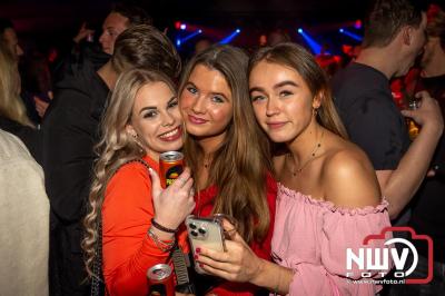  Het Karbietfeest XXL 2024 in Elburg was een groot feest met optredens van Wimmie Bouma, Duo Remix, Poar Neem’n, Ancora, Boerin Anna en DJ Jaapie.  - © NWVFoto.nl