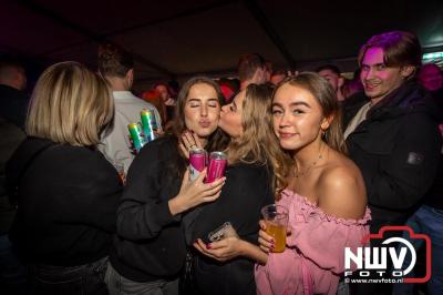  Het Karbietfeest XXL 2024 in Elburg was een groot feest met optredens van Wimmie Bouma, Duo Remix, Poar Neem’n, Ancora, Boerin Anna en DJ Jaapie.  - © NWVFoto.nl