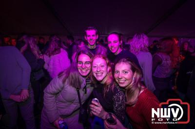  Het Karbietfeest XXL 2024 in Elburg was een groot feest met optredens van Wimmie Bouma, Duo Remix, Poar Neem’n, Ancora, Boerin Anna en DJ Jaapie.  - © NWVFoto.nl