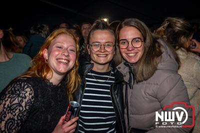  Het Karbietfeest XXL 2024 in Elburg was een groot feest met optredens van Wimmie Bouma, Duo Remix, Poar Neem’n, Ancora, Boerin Anna en DJ Jaapie.  - © NWVFoto.nl