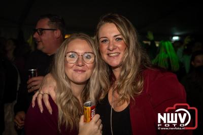  Het Karbietfeest XXL 2024 in Elburg was een groot feest met optredens van Wimmie Bouma, Duo Remix, Poar Neem’n, Ancora, Boerin Anna en DJ Jaapie.  - © NWVFoto.nl