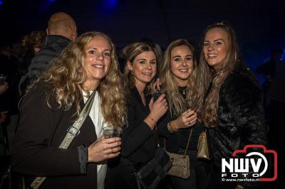  Het Karbietfeest XXL 2024 in Elburg was een groot feest met optredens van Wimmie Bouma, Duo Remix, Poar Neem’n, Ancora, Boerin Anna en DJ Jaapie.  - © NWVFoto.nl