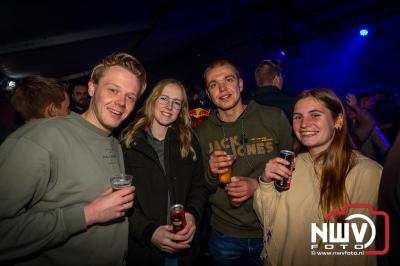  Het Karbietfeest XXL 2024 in Elburg was een groot feest met optredens van Wimmie Bouma, Duo Remix, Poar Neem’n, Ancora, Boerin Anna en DJ Jaapie.  - © NWVFoto.nl