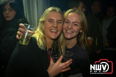  Het Karbietfeest XXL 2024 in Elburg was een groot feest met optredens van Wimmie Bouma, Duo Remix, Poar Neem’n, Ancora, Boerin Anna en DJ Jaapie.  - © NWVFoto.nl