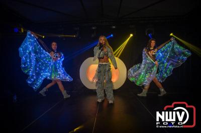  Het Karbietfeest XXL 2024 in Elburg was een groot feest met optredens van Wimmie Bouma, Duo Remix, Poar Neem’n, Ancora, Boerin Anna en DJ Jaapie.  - © NWVFoto.nl