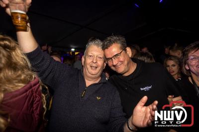  Het Karbietfeest XXL 2024 in Elburg was een groot feest met optredens van Wimmie Bouma, Duo Remix, Poar Neem’n, Ancora, Boerin Anna en DJ Jaapie.  - © NWVFoto.nl