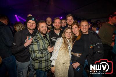  Het Karbietfeest XXL 2024 in Elburg was een groot feest met optredens van Wimmie Bouma, Duo Remix, Poar Neem’n, Ancora, Boerin Anna en DJ Jaapie.  - © NWVFoto.nl