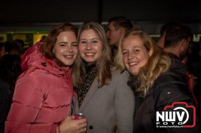  Het Karbietfeest XXL 2024 in Elburg was een groot feest met optredens van Wimmie Bouma, Duo Remix, Poar Neem’n, Ancora, Boerin Anna en DJ Jaapie.  - © NWVFoto.nl