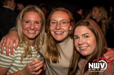  Het Karbietfeest XXL 2024 in Elburg was een groot feest met optredens van Wimmie Bouma, Duo Remix, Poar Neem’n, Ancora, Boerin Anna en DJ Jaapie.  - © NWVFoto.nl