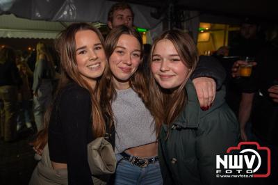  Het Karbietfeest XXL 2024 in Elburg was een groot feest met optredens van Wimmie Bouma, Duo Remix, Poar Neem’n, Ancora, Boerin Anna en DJ Jaapie.  - © NWVFoto.nl