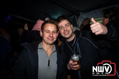  Het Karbietfeest XXL 2024 in Elburg was een groot feest met optredens van Wimmie Bouma, Duo Remix, Poar Neem’n, Ancora, Boerin Anna en DJ Jaapie.  - © NWVFoto.nl