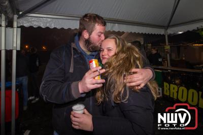  Het Karbietfeest XXL 2024 in Elburg was een groot feest met optredens van Wimmie Bouma, Duo Remix, Poar Neem’n, Ancora, Boerin Anna en DJ Jaapie.  - © NWVFoto.nl