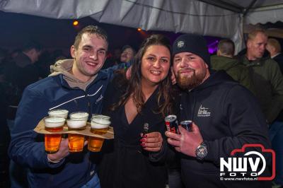  Het Karbietfeest XXL 2024 in Elburg was een groot feest met optredens van Wimmie Bouma, Duo Remix, Poar Neem’n, Ancora, Boerin Anna en DJ Jaapie.  - © NWVFoto.nl