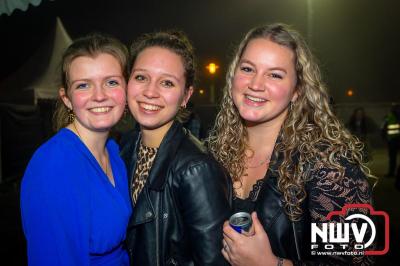  Het Karbietfeest XXL 2024 in Elburg was een groot feest met optredens van Wimmie Bouma, Duo Remix, Poar Neem’n, Ancora, Boerin Anna en DJ Jaapie.  - © NWVFoto.nl