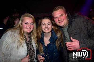  Het Karbietfeest XXL 2024 in Elburg was een groot feest met optredens van Wimmie Bouma, Duo Remix, Poar Neem’n, Ancora, Boerin Anna en DJ Jaapie.  - © NWVFoto.nl