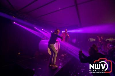  Het Karbietfeest XXL 2024 in Elburg was een groot feest met optredens van Wimmie Bouma, Duo Remix, Poar Neem’n, Ancora, Boerin Anna en DJ Jaapie.  - © NWVFoto.nl