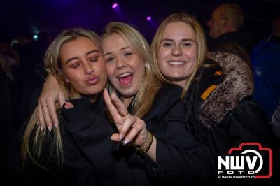  Het Karbietfeest XXL 2024 in Elburg was een groot feest met optredens van Wimmie Bouma, Duo Remix, Poar Neem’n, Ancora, Boerin Anna en DJ Jaapie.  - © NWVFoto.nl