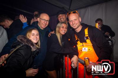  Het Karbietfeest XXL 2024 in Elburg was een groot feest met optredens van Wimmie Bouma, Duo Remix, Poar Neem’n, Ancora, Boerin Anna en DJ Jaapie.  - © NWVFoto.nl