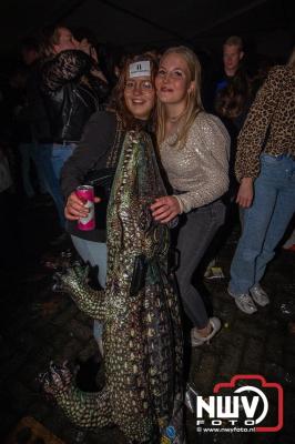  Het Karbietfeest XXL 2024 in Elburg was een groot feest met optredens van Wimmie Bouma, Duo Remix, Poar Neem’n, Ancora, Boerin Anna en DJ Jaapie.  - © NWVFoto.nl