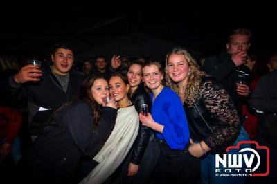  Het Karbietfeest XXL 2024 in Elburg was een groot feest met optredens van Wimmie Bouma, Duo Remix, Poar Neem’n, Ancora, Boerin Anna en DJ Jaapie.  - © NWVFoto.nl