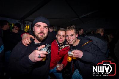  Het Karbietfeest XXL 2024 in Elburg was een groot feest met optredens van Wimmie Bouma, Duo Remix, Poar Neem’n, Ancora, Boerin Anna en DJ Jaapie.  - © NWVFoto.nl