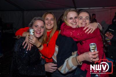  Het Karbietfeest XXL 2024 in Elburg was een groot feest met optredens van Wimmie Bouma, Duo Remix, Poar Neem’n, Ancora, Boerin Anna en DJ Jaapie.  - © NWVFoto.nl