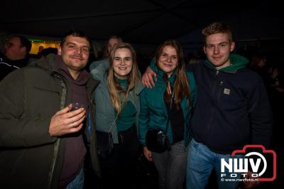  Het Karbietfeest XXL 2024 in Elburg was een groot feest met optredens van Wimmie Bouma, Duo Remix, Poar Neem’n, Ancora, Boerin Anna en DJ Jaapie.  - © NWVFoto.nl