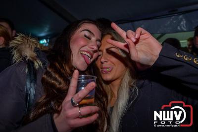  Het Karbietfeest XXL 2024 in Elburg was een groot feest met optredens van Wimmie Bouma, Duo Remix, Poar Neem’n, Ancora, Boerin Anna en DJ Jaapie.  - © NWVFoto.nl