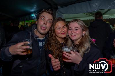  Het Karbietfeest XXL 2024 in Elburg was een groot feest met optredens van Wimmie Bouma, Duo Remix, Poar Neem’n, Ancora, Boerin Anna en DJ Jaapie.  - © NWVFoto.nl