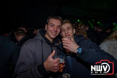  Het Karbietfeest XXL 2024 in Elburg was een groot feest met optredens van Wimmie Bouma, Duo Remix, Poar Neem’n, Ancora, Boerin Anna en DJ Jaapie.  - © NWVFoto.nl