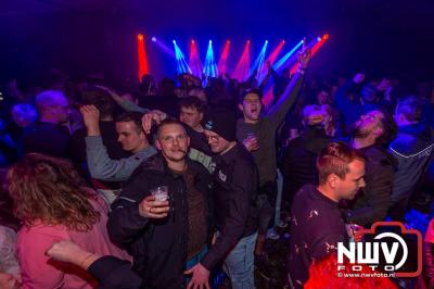  Het Karbietfeest XXL 2024 in Elburg was een groot feest met optredens van Wimmie Bouma, Duo Remix, Poar Neem’n, Ancora, Boerin Anna en DJ Jaapie.  - © NWVFoto.nl