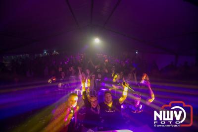  Het Karbietfeest XXL 2024 in Elburg was een groot feest met optredens van Wimmie Bouma, Duo Remix, Poar Neem’n, Ancora, Boerin Anna en DJ Jaapie.  - © NWVFoto.nl