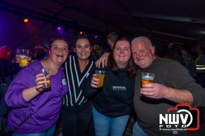  Het Karbietfeest XXL 2024 in Elburg was een groot feest met optredens van Wimmie Bouma, Duo Remix, Poar Neem’n, Ancora, Boerin Anna en DJ Jaapie.  - © NWVFoto.nl