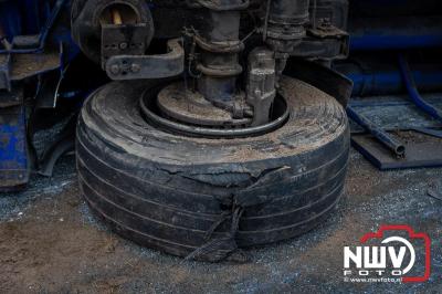 Bulkvrachtwagen kantelt op N50 bij Ens, weg urenlang afgesloten i.v.m. berging. - © NWVFoto.nl