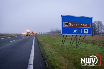 Bulkvrachtwagen kantelt op N50 bij Ens, weg urenlang afgesloten i.v.m. berging. - © NWVFoto.nl