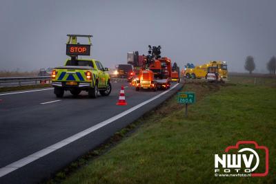 Bulkvrachtwagen kantelt op N50 bij Ens, weg urenlang afgesloten i.v.m. berging. - © NWVFoto.nl