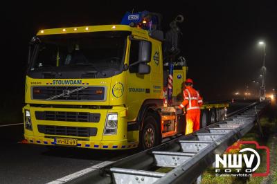 Bulkvrachtwagen kantelt op N50 bij Ens, weg urenlang afgesloten i.v.m. berging. - © NWVFoto.nl