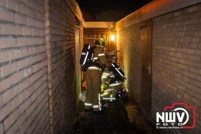 Bovenverdieping woning aan de Munnikenweg op 't Harde uitgebrand, bewoners ontdekten brand terwijl men zat te eten en de stroom uitviel. - © NWVFoto.nl