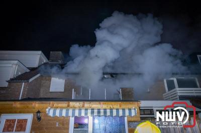 Bovenverdieping woning aan de Munnikenweg op 't Harde uitgebrand, bewoners ontdekten brand terwijl men zat te eten en de stroom uitviel. - © NWVFoto.nl