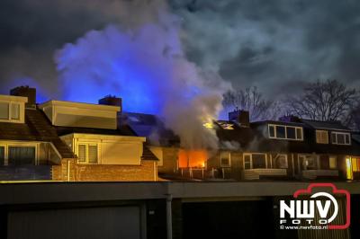 Bovenverdieping woning aan de Munnikenweg op 't Harde uitgebrand, bewoners ontdekten brand terwijl men zat te eten en de stroom uitviel. - © NWVFoto.nl