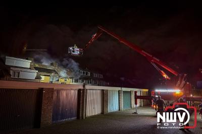 Bovenverdieping woning aan de Munnikenweg op 't Harde uitgebrand, bewoners ontdekten brand terwijl men zat te eten en de stroom uitviel. - © NWVFoto.nl