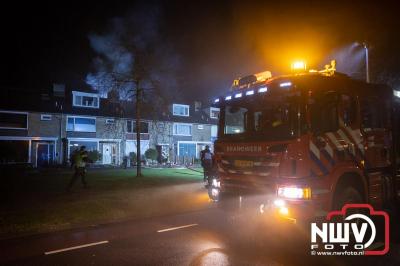 Bovenverdieping woning aan de Munnikenweg op 't Harde uitgebrand, bewoners ontdekten brand terwijl men zat te eten en de stroom uitviel. - © NWVFoto.nl