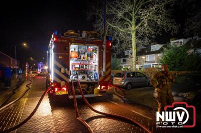 Bovenverdieping woning aan de Munnikenweg op 't Harde uitgebrand, bewoners ontdekten brand terwijl men zat te eten en de stroom uitviel. - © NWVFoto.nl